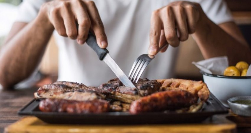 Si ndikon mishi i kuq në nivelin e kolesterolit?