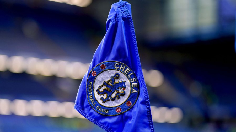 Chelsea e gjymtuar, tre futbollistë rezultojnë pozitiv me Covid-19