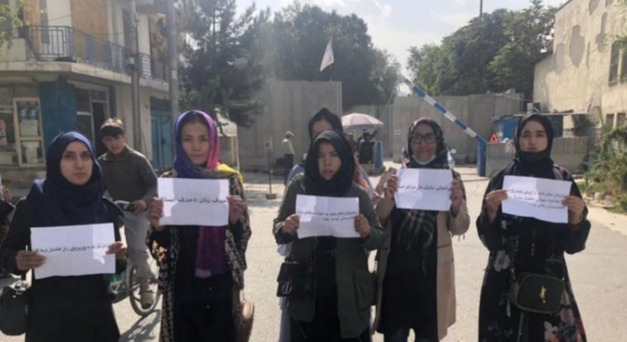 Gratë protestojnë në Kabul për të kërkuar të drejtën për arsimim dhe punë