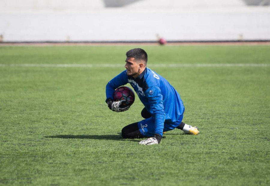 Shkëlqeu në debutim, portieri 17-vjeçar i Dinamos: Frymëzohem nga Oblak!