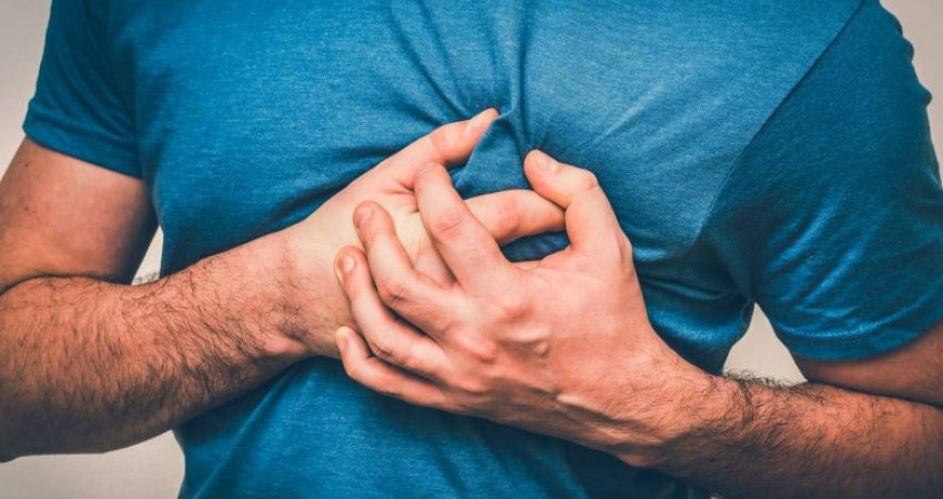 Sulmi në zemër: Shenjat paralajmëruese në duart tuaja që tregojnë se jeni në rrezik