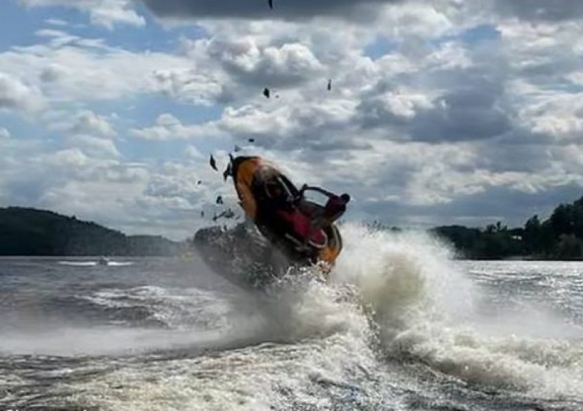 VIDEO/ E rëndë në Kanada, dy motorë deti përplasen, drejtuesit fluturojnë në lartësi