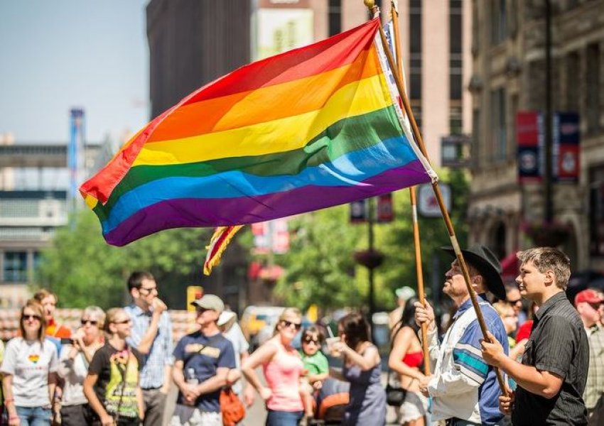 SHBA, kamionçina hyn në turmën e komunitetit LGBTQ, një i vdekur dhe dy të plagosur