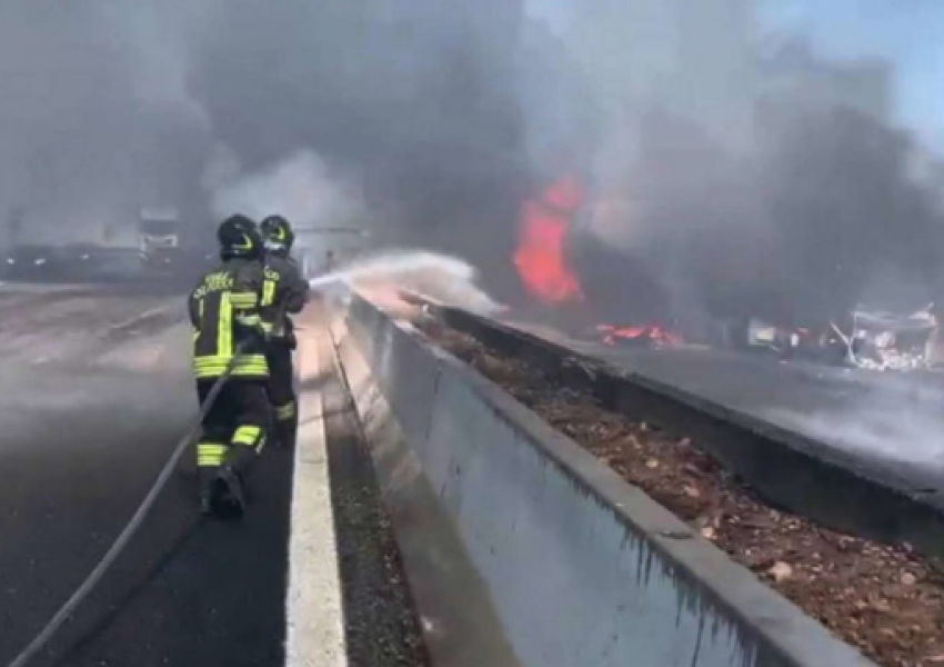 Shpërthen autoboti në Itali, humbin jetën dy persona