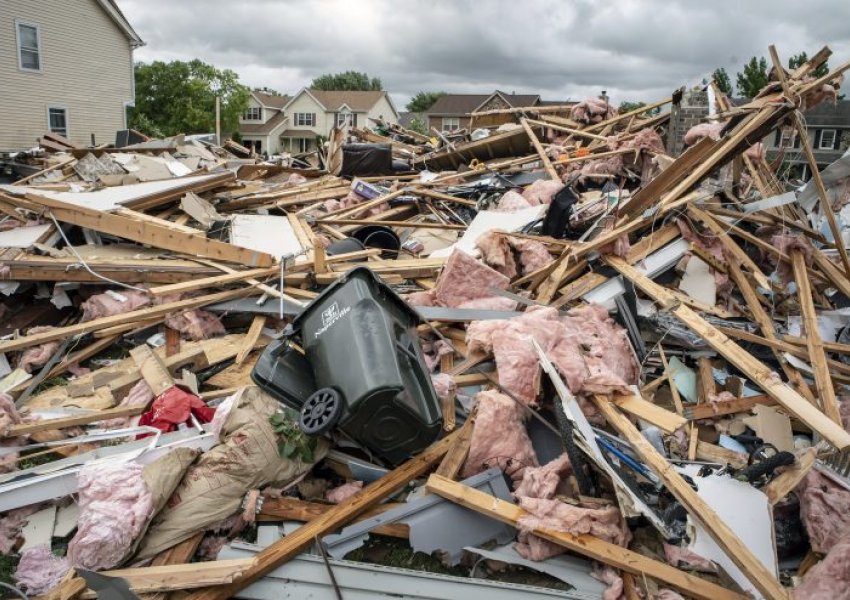 Tornado shkatërron krejtësisht një lagje të Çikagos