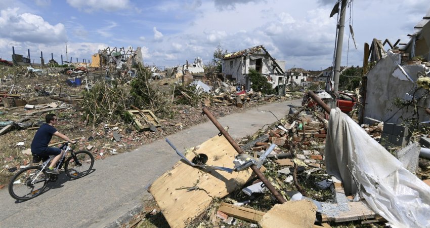 Pesë të vdekur nga tornado në Republikën Çeke