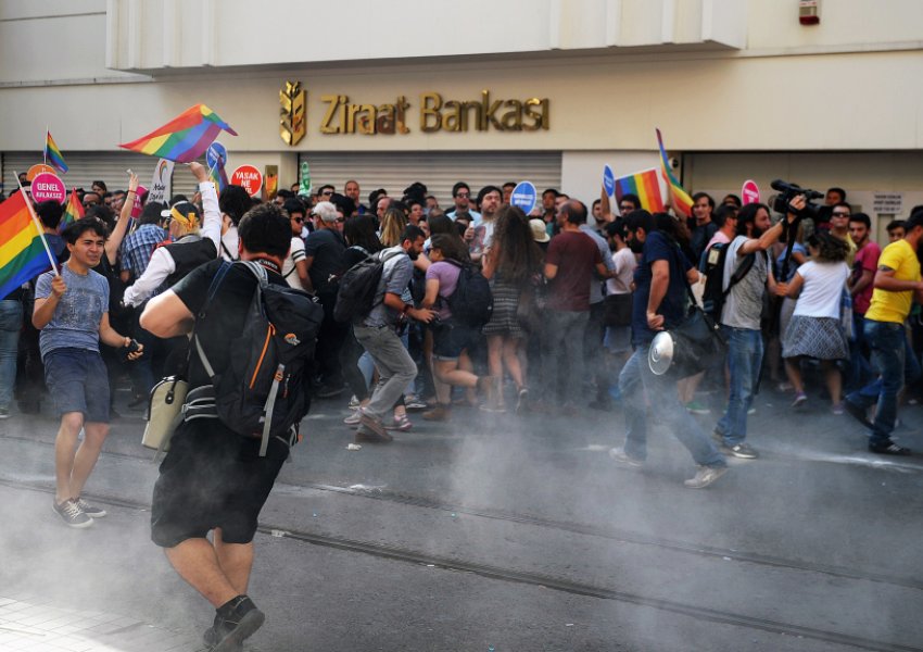 Parada e komunitetit LGBTI shoqërohet me përplasje dhe arrestime në Turqi