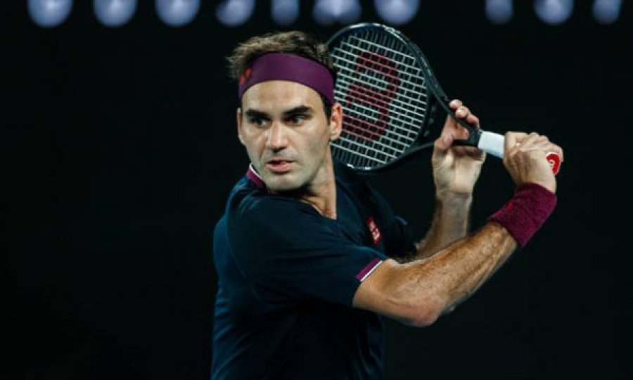 Federer rikthehet pas më shumë se një viti, mposht pa problem Evans