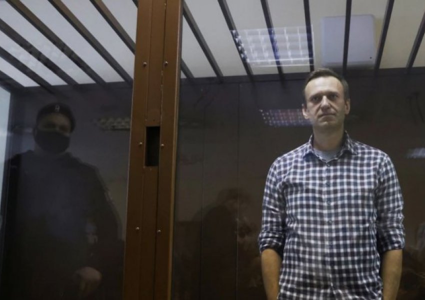 Navalny transferohet në një vendizolim të panjohur