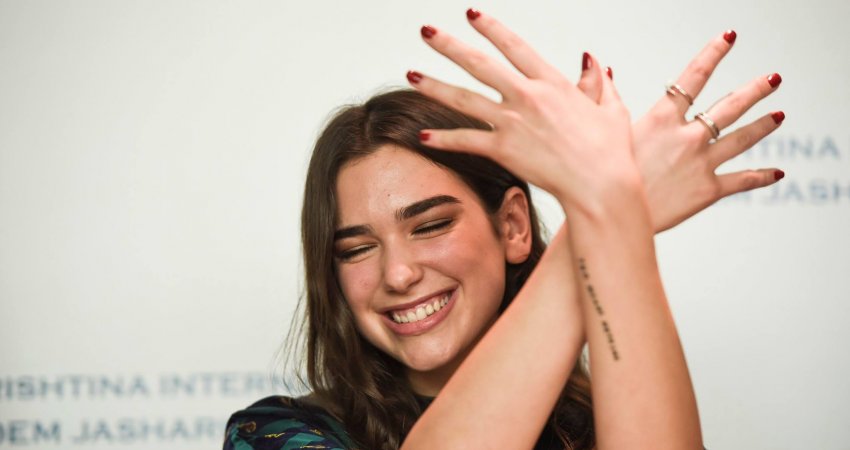 E nominuar në gjashtë kategori, Dua Lipa edhe do të përformojë këtë të dielë në 'Grammy'