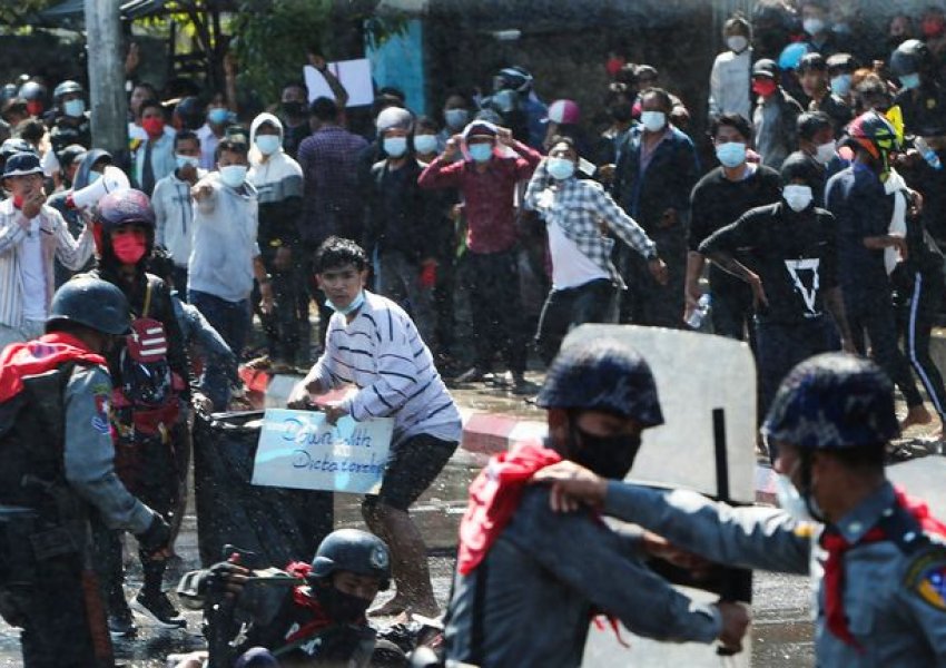 Mianmar/ 38 persona kanë humbur jetë gjatë protestave të fundit