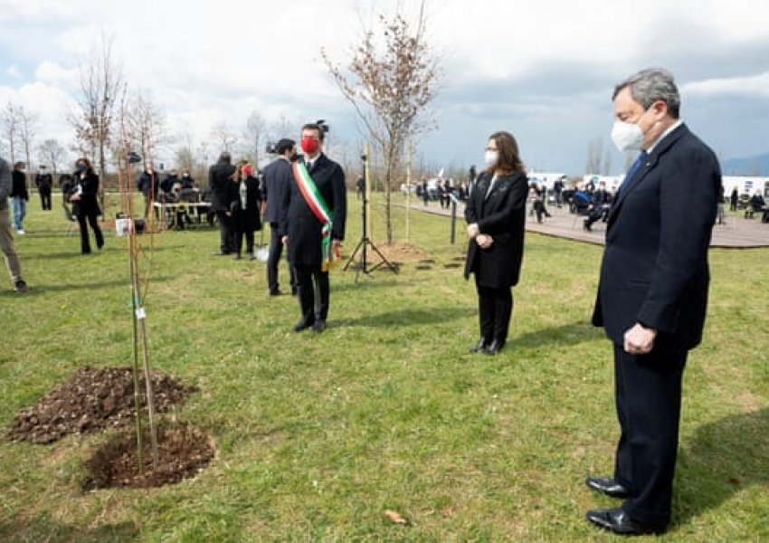 Italia përkujton me një monument të gjallë, mbi 100 mijë viktimat e virusit në Bergamo