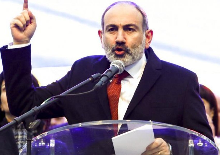 ‘Dorëzohet’ kryeministri armen, Nikoll Pashinyan, vendi shkon në zgjedhje të parakohshme