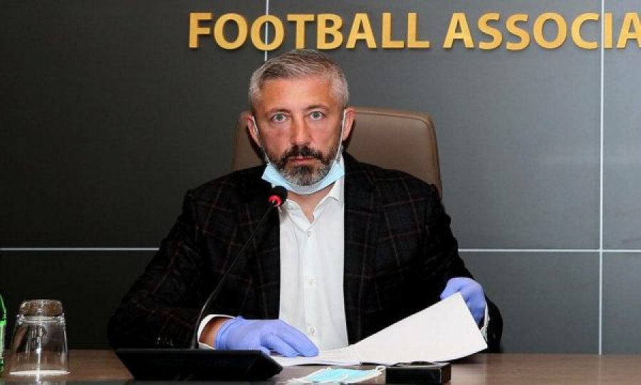 Jep dorëheqje shefi i Federatës së Futbollit të Serbisë