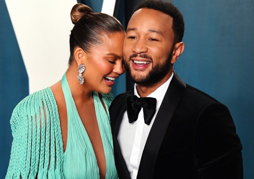 Chrissy Teigen zbulon vendet më të çuditshme ku ka bërë s*ks me John Legend