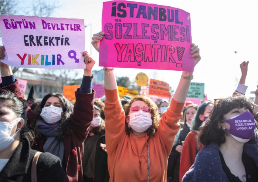 Protesta në Stamboll: Mos u tërhiq nga konventa/ ‘Ndihemi të rrezikuara’