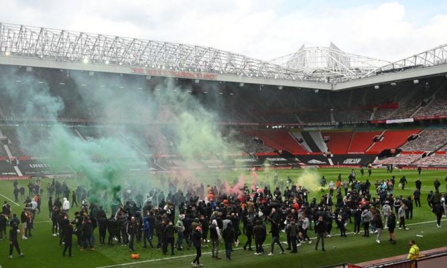 Shtyhet zyrtarisht derbi i Anglisë mes Manchester United dhe Liverpool