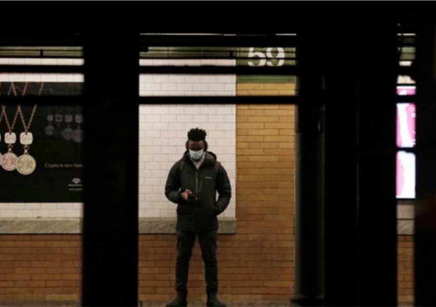 New York rikthehet në normalitet, rihap metrotë 24-orëshe