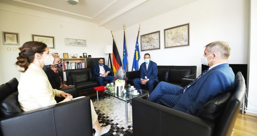  Ambasadori gjerman informohet për projektet e KOSTT-it