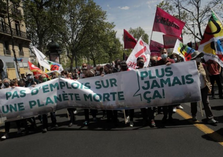 Protesta në Paris/ Qytetarët: ‘Kërkojmë masa për të luftuar ndryshimet klimaterike’