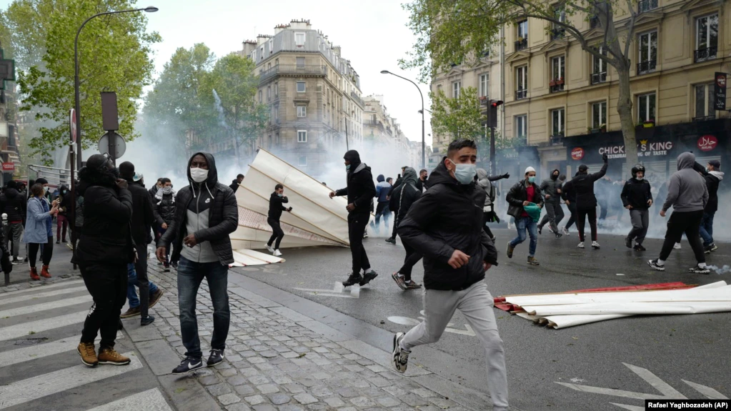 Gaz lotsjellës ndaj protestuesve pro-palestinezëve në Paris