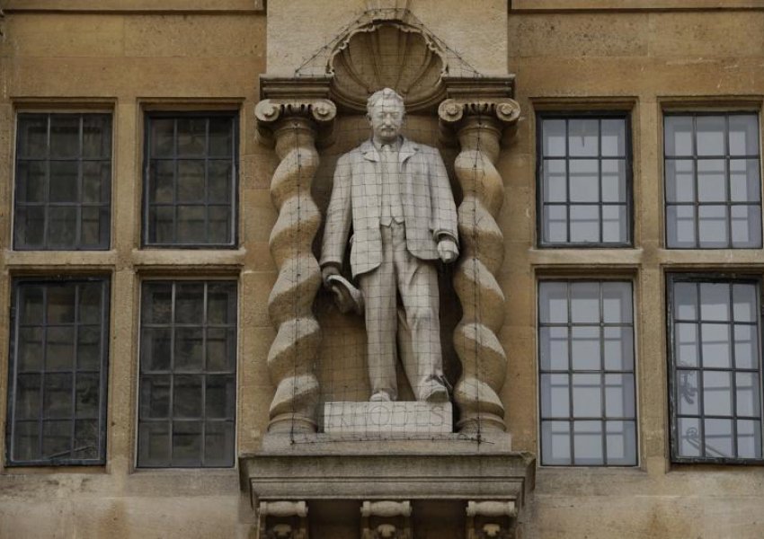 Kolegji në Oksford do ta mbajë statujën e imperialistit Cecil Rhodes