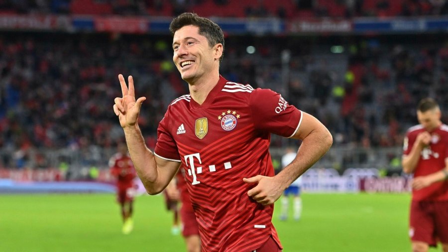 Lewandowski zgjidhet futbollisti i javës në Champions League