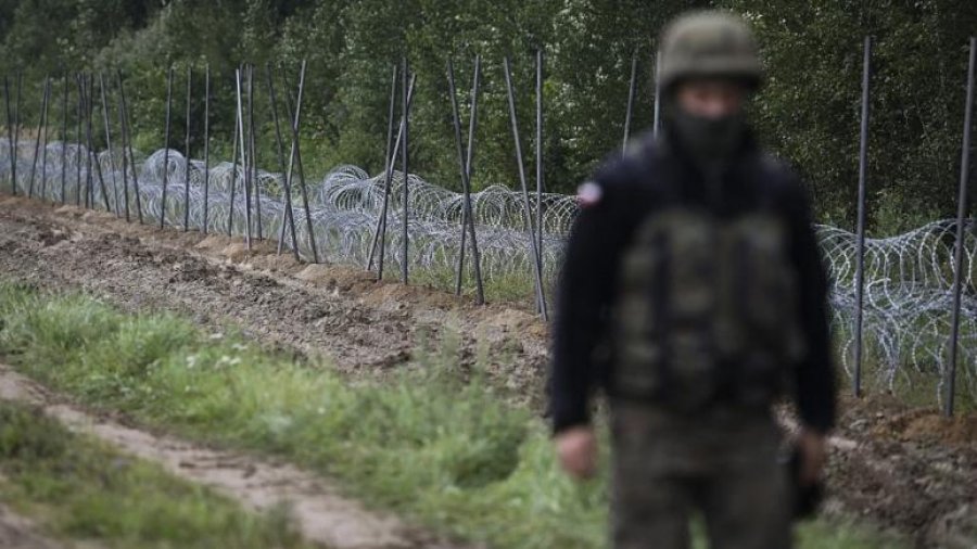 Polonia paralajmëron diplomatin bjellorus pas 'provokimit me armë' në kufi