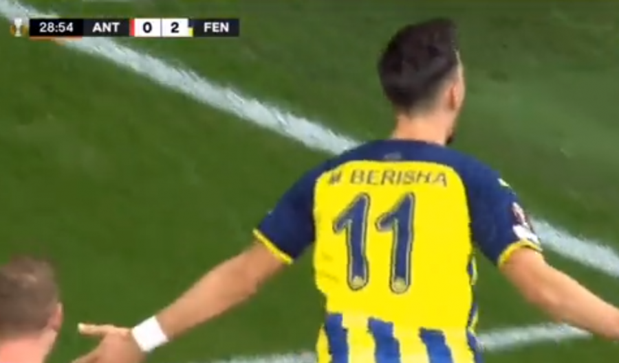 VIDEO/ Mërgim Berisha dhuron spektakël, gol me gjysmë-roveshatë në Europa League