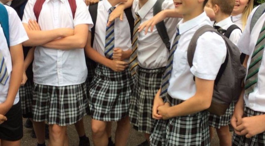 Pas Spanjës një tjetër shkollë fillore u kërkon djemve të veshin funde
