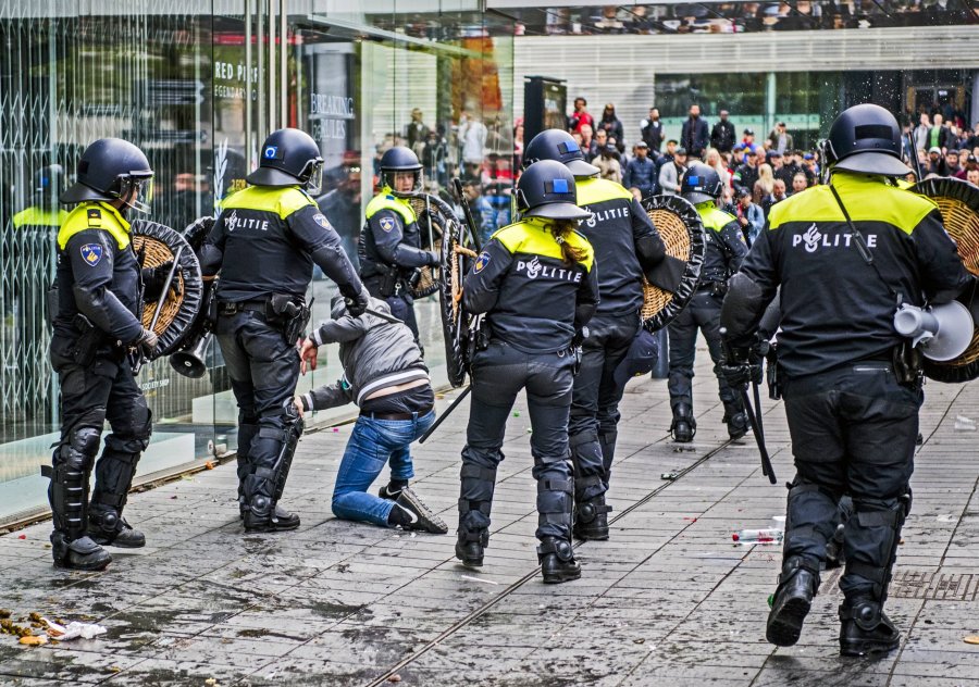 Union-Feyenord/ Incidente në Berlin para ndeshjes së Conference League, arrestohen mbi 70 tifozë