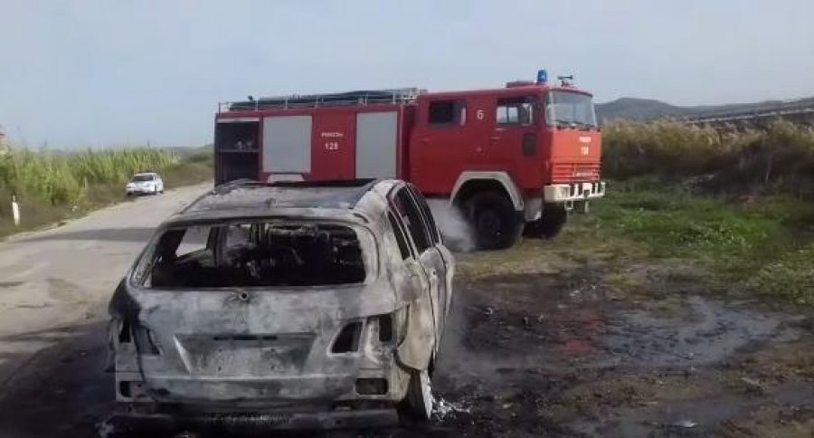 VIDEO/ Merr flakë në ecje makina në Levan - Vlorë