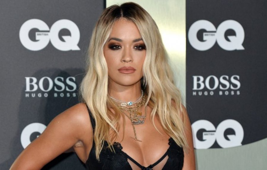 Rita Ora shkëlqen në imazhet e reja, shfaqet plot sharm