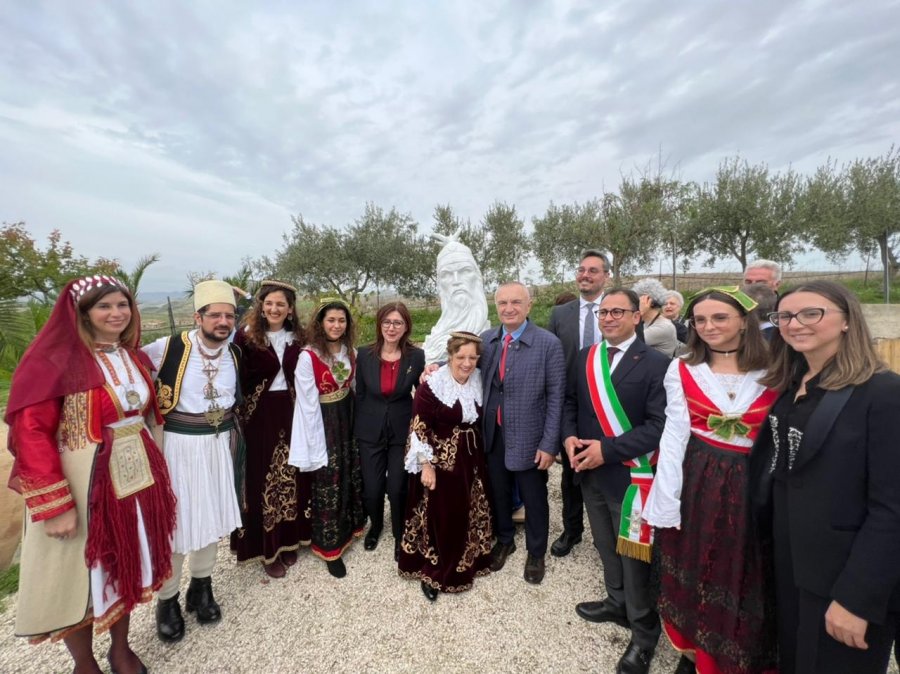 Meta vizitë në bashkinë arbëreshe: Krenar për përfundimin e permendores së Skëndërbeut