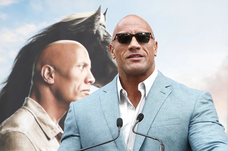 Dwayne Johnson nuk do të përdorë më armë të vërteta në xhirime për shkak të aksidentit të Baldwin