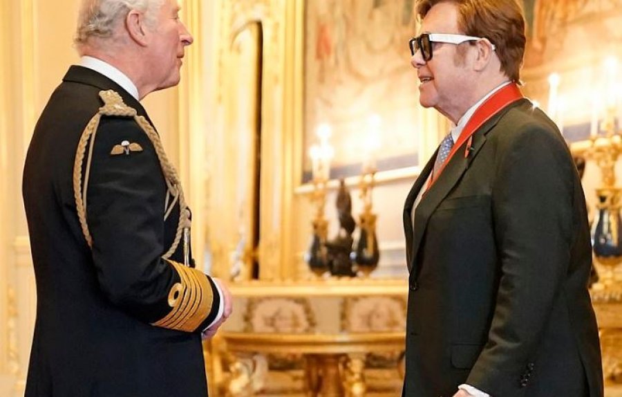 Elton John nderohet me titullin e lartë nga Princi Charles!