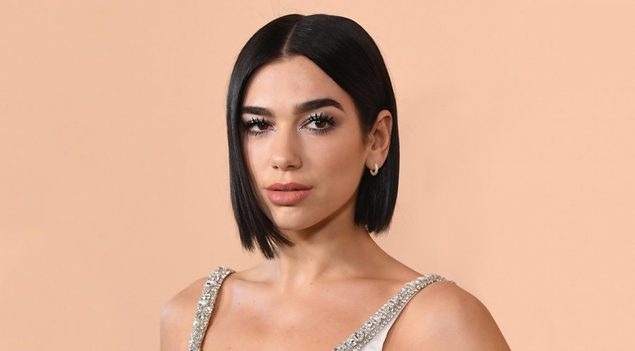 Dua Lipa nderohet me çmimin 'Artistja e shquar e vitit 2021'