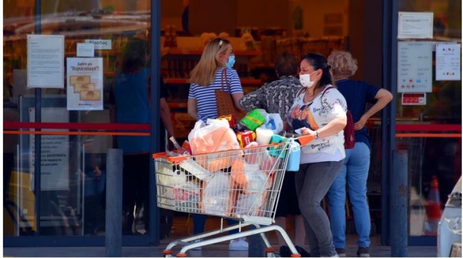 Koronavirusi/ Greqia kthen masat kufizuese nëpër supermarkete