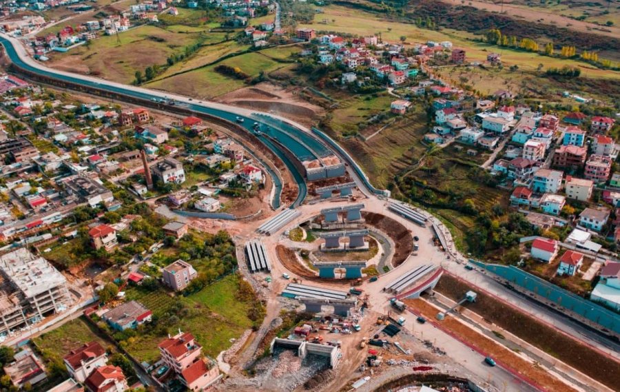 Tiranë: Bllokohet për 14 ditë kalimi nga rrethi i Shkozës deri në Farkë, ja si devijon trafiku