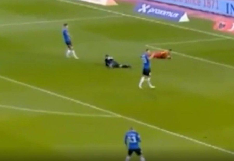 VIDEO/ I vetëm përballë portierit, Hazard ka harruar të shënojë