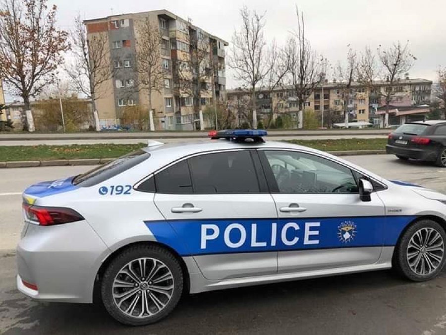 Pezullohen dy policë në Kosovë/ Dyshohet se u përfshinë në aktivitet politike