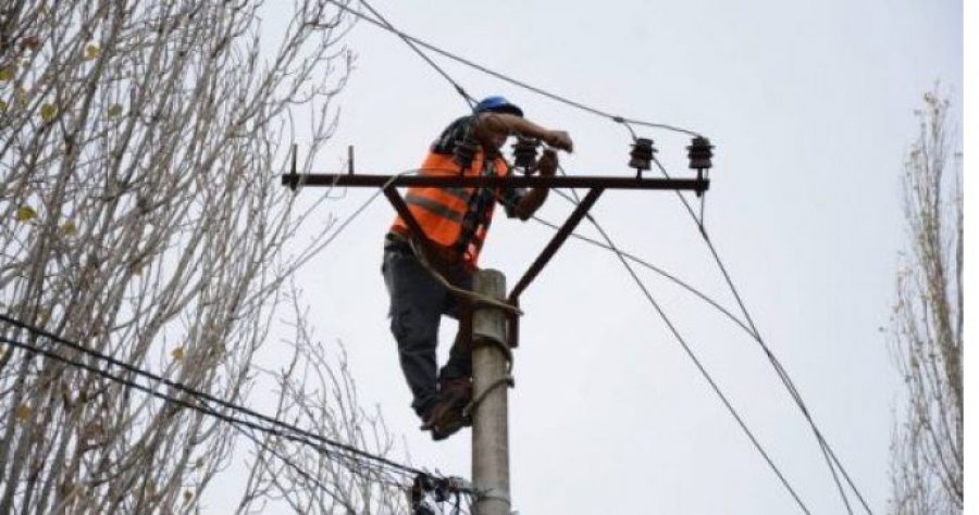 VIDEO/ Pëson defekt linja 110 KV e OST në Lezhë, zona e Zadrimës ngelet pa drita