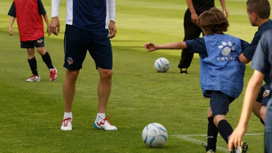 Skandal në Spanjë, trajneri futbollit pranon se ka abuzuar seksualisht me dhjetra të mitur