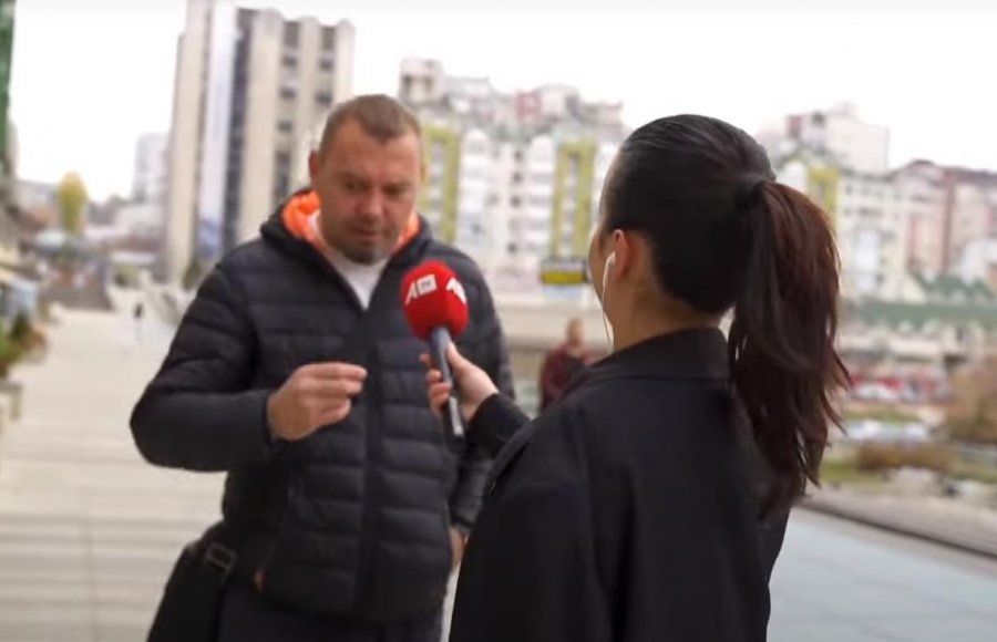 VIDEO/ Qytetari nga Prishina këput një të fortë kur e pyesin 'kush e shkroi Abetaren e parë'