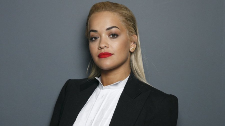 Rita Ora ‘rrëmben’ çmimin e rëndësishëm, ja detaji me të cilin shfaqi origjinën e saj