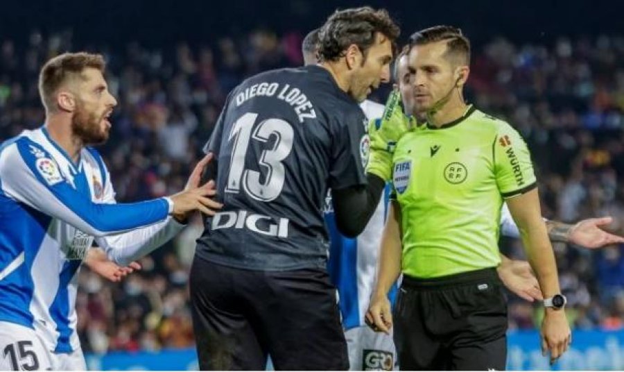 La Liga: Espanyol kritikon arbitrimin pas humbjes kundër Barcelonës