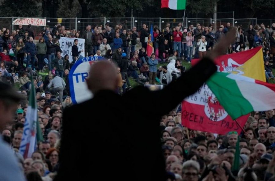 VIDEO/ Mijëra italianë mbushin rrugët e Romës kundër vaksinimit të detyrueshëm