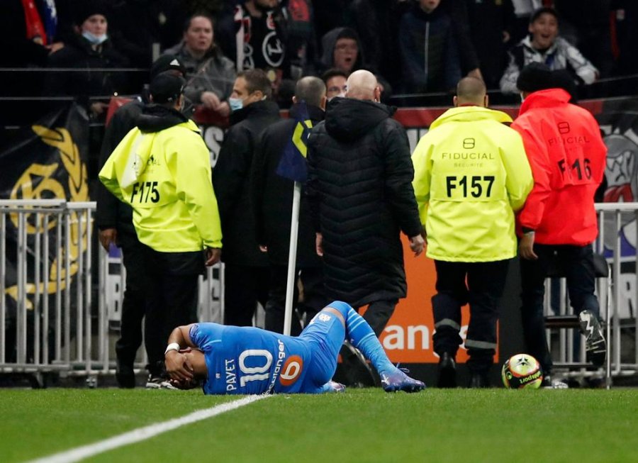 Merret vendimi për Lyon-Marseille, arrestohet tifozi që goditi Payet