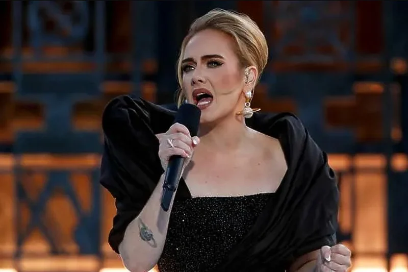 Adele u largua nga intervista pasi një gazetar tha se nuk e kishte dëgjuar albumin e saj të ri