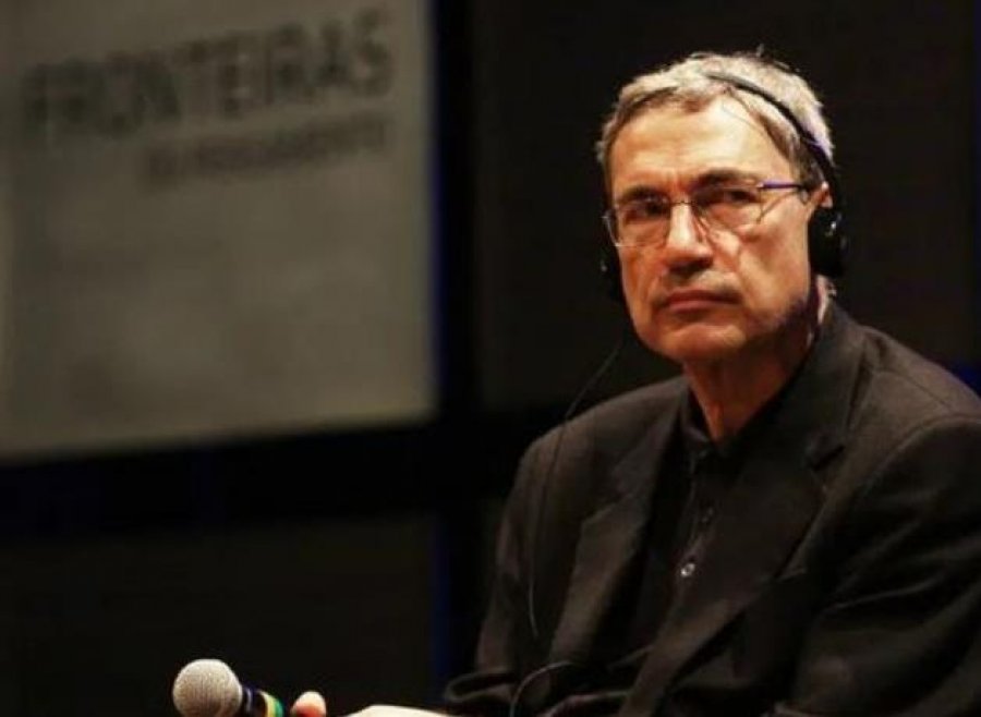 Orhan Pamuk - Akuzohet se ka fyer Ataturkun dhe tallet me flamurin/ Nobelisti turk rrezikon 3 vite burg